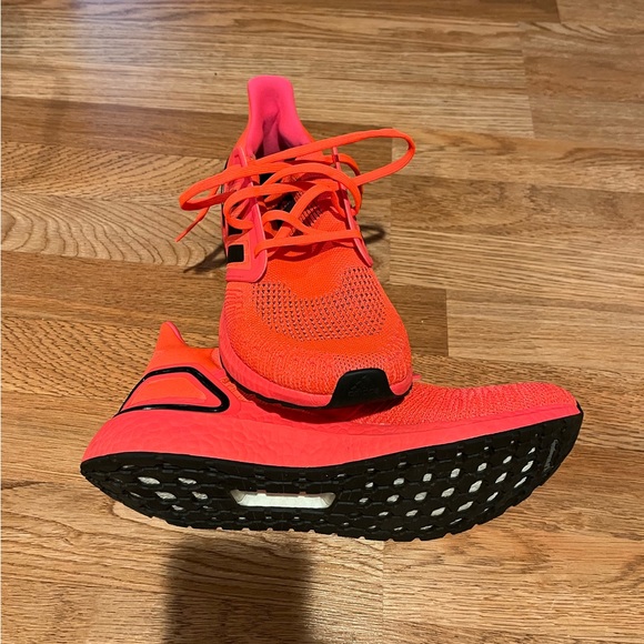 Ultra boost in a citrus colorway - Picture 1 of 3